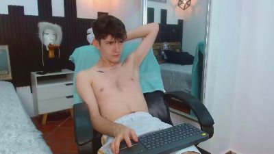 trevor_mob live cam on Cam4