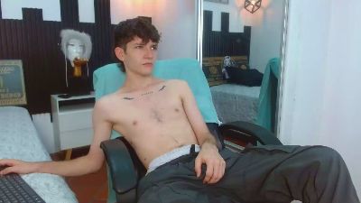 trevor_mob live cam on Cam4