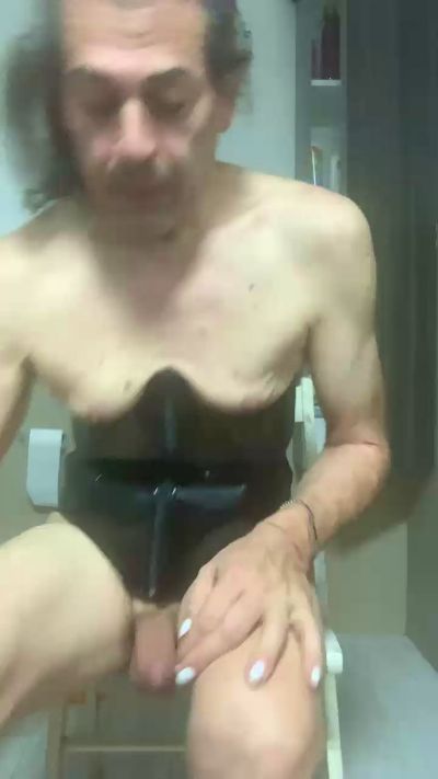 troietta111 live cam on Cam4