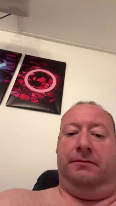 troubleMaker1 live cam on Cam4