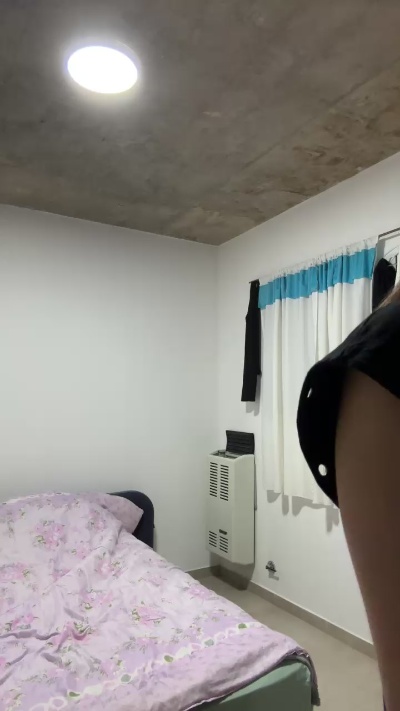 tuflorcita4 live cam on Cam4