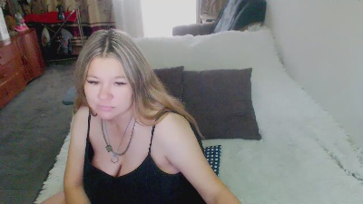 tvikssweetco live cam on Cam4