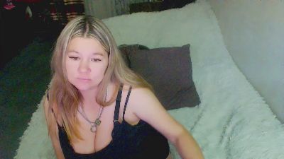 tvikssweetco live cam on Cam4