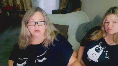 tvikssweetco live cam on Cam4