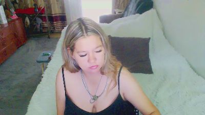 tvikssweetco live cam on Cam4