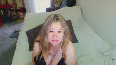 tvikssweetco live cam on Cam4