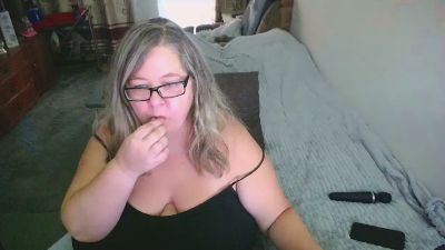 tvikssweetco live cam on Cam4