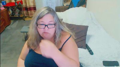 tvikssweetco live cam on Cam4