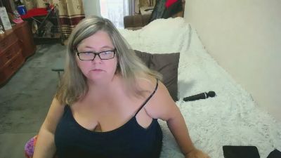tvikssweetco live cam on Cam4