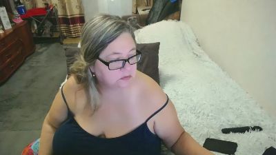 tvikssweetco live cam on Cam4