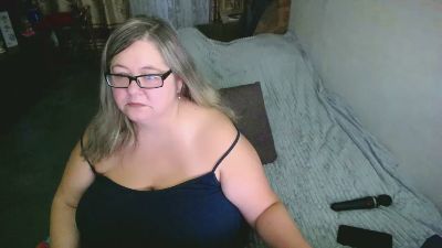 tvikssweetco live cam on Cam4