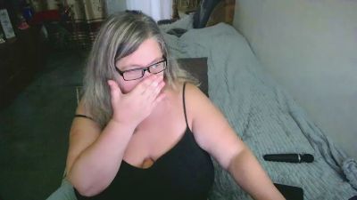 tvikssweetco live cam on Cam4