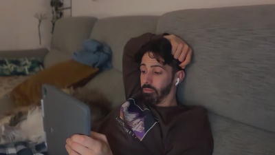 txiki22 live male webcam from Spain