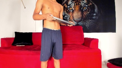 tyler_twink_boy live cam on Cam4