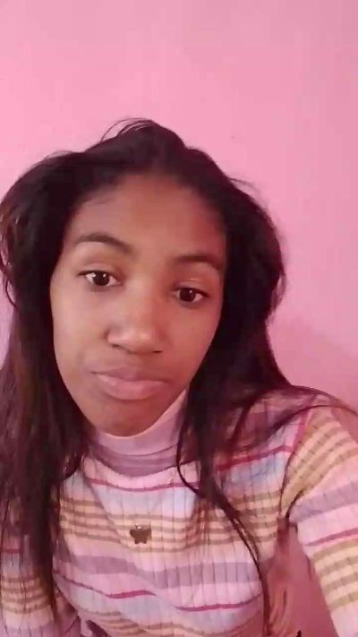 tynah77 live cam on Cam4