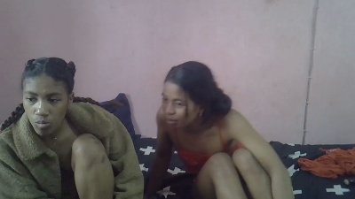 tynah77 live cam on Cam4