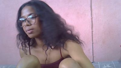 tynah77 live cam on Cam4