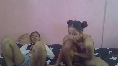 tynah77 live cam on Cam4