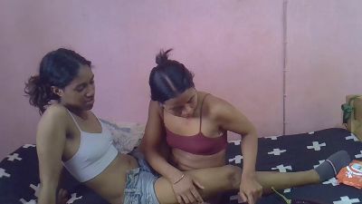 tynah77 live cam on Cam4