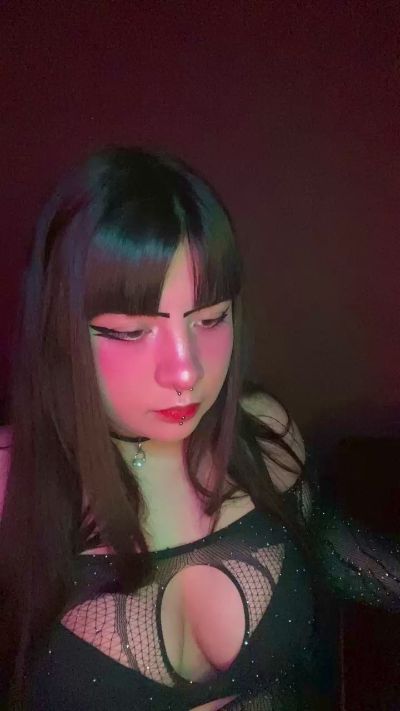 ugly_shinii live cam on Cam4