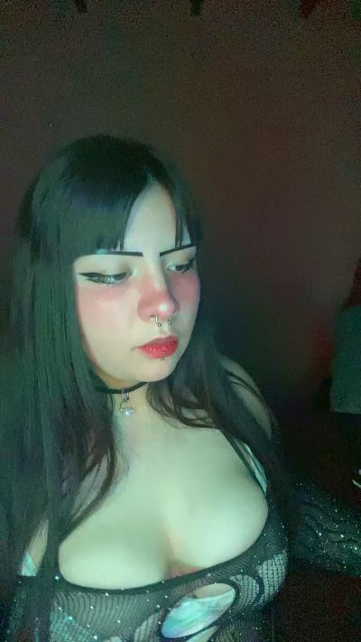 ugly_shinii live cam on Cam4