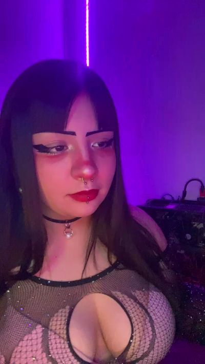 ugly_shinii live cam on Cam4