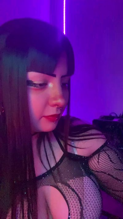 ugly_shinii live cam on Cam4