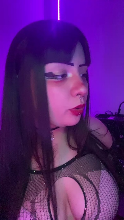 ugly_shinii live cam on Cam4