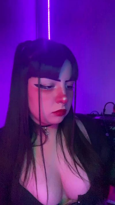 ugly_shinii live cam on Cam4