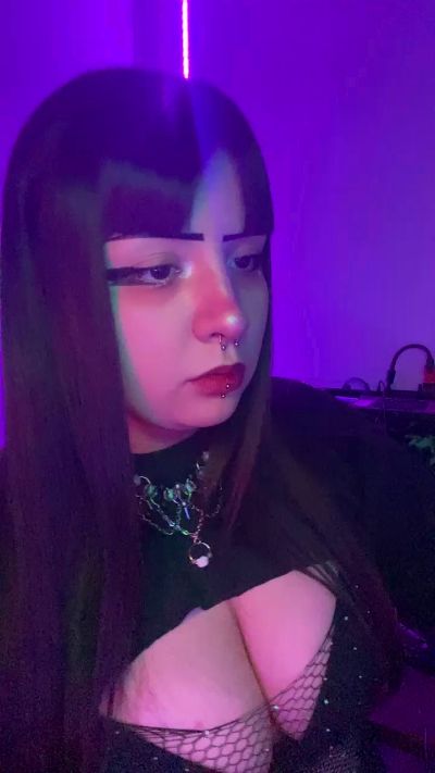 ugly_shinii live cam on Cam4