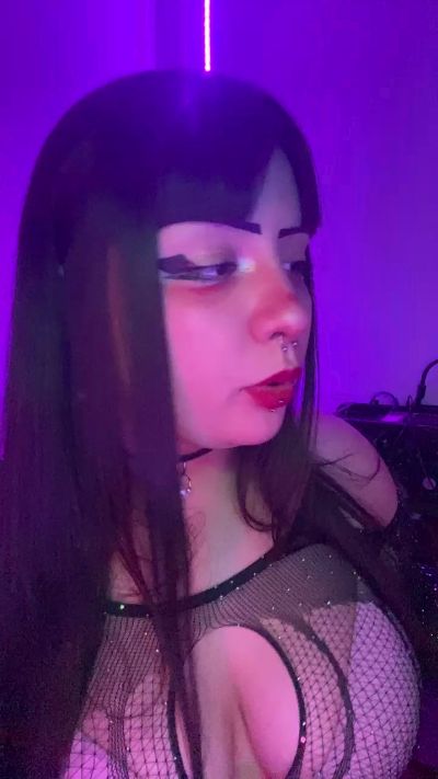 ugly_shinii live cam on Cam4