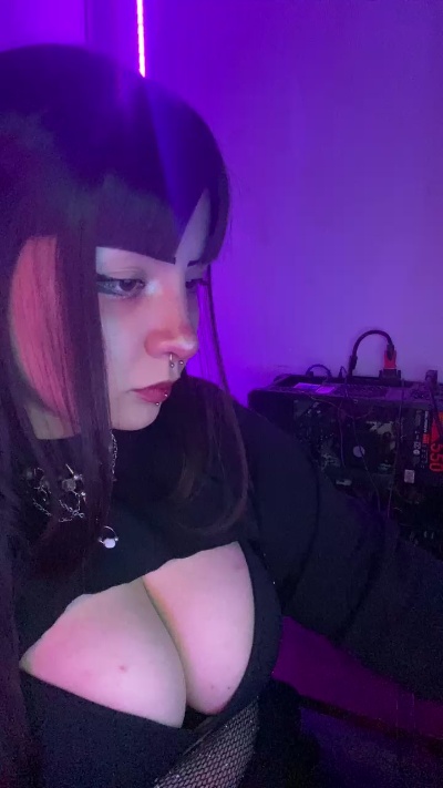 ugly_shinii live cam on Cam4