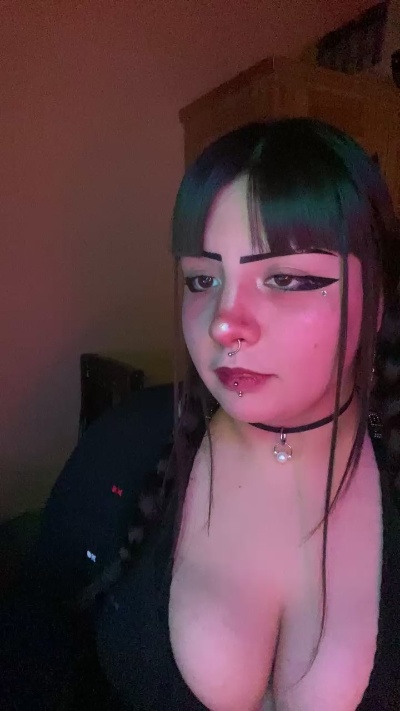 ugly_shinii live cam on Cam4