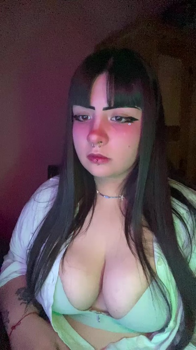 ugly_shinii live cam on Cam4