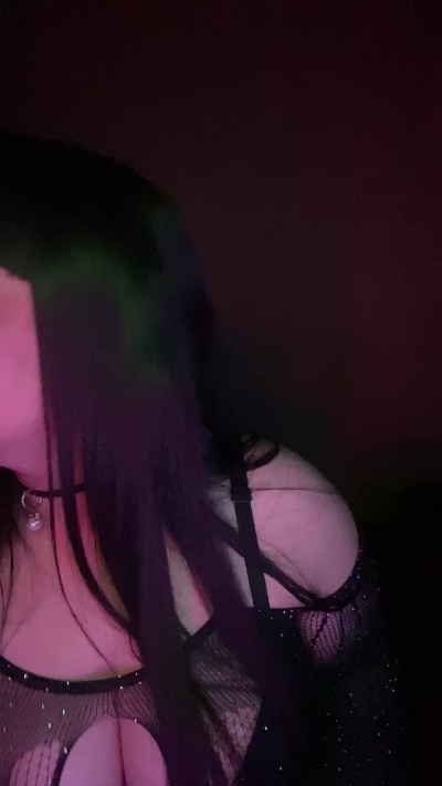 ugly_shinii live cam on Cam4