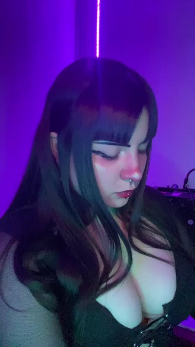 ugly_shinii live cam on Cam4