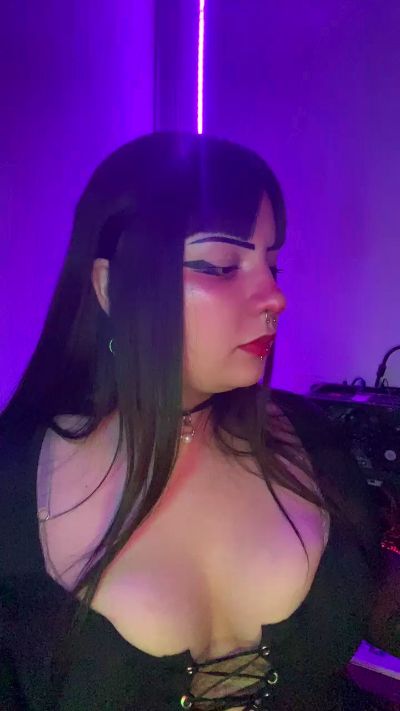 ugly_shinii live cam on Cam4