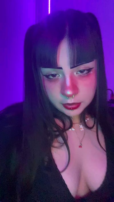 ugly_shinii live cam on Cam4