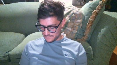 uiomanec live cam on Cam4