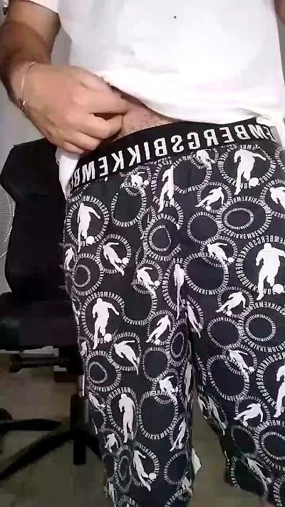 uncutcockitaly live cam on Cam4