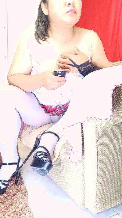 unrestrained1 live cam on Cam4
