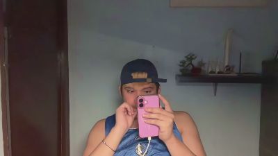 ur_jaycutee live cam on Cam4