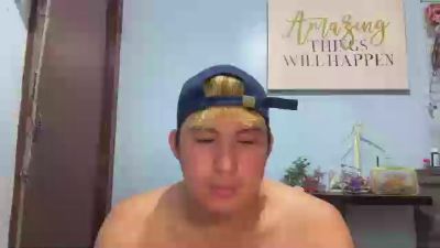 ur_jaycutee live cam on Cam4