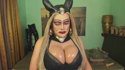 urqueenofpain live cam on Cam4