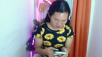 urslutty_melody live cam on Cam4