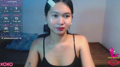 ursweetkia live cam on Cam4