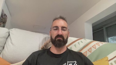 v1c70r1985 live cam on Cam4