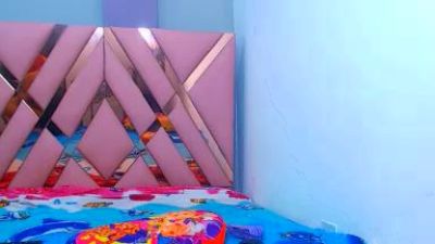 vaiolethts live cam on Cam4