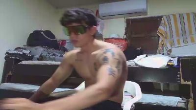 valdren_vylord live cam on Cam4