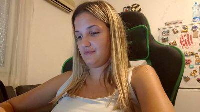 valentino_chick live cam on Cam4